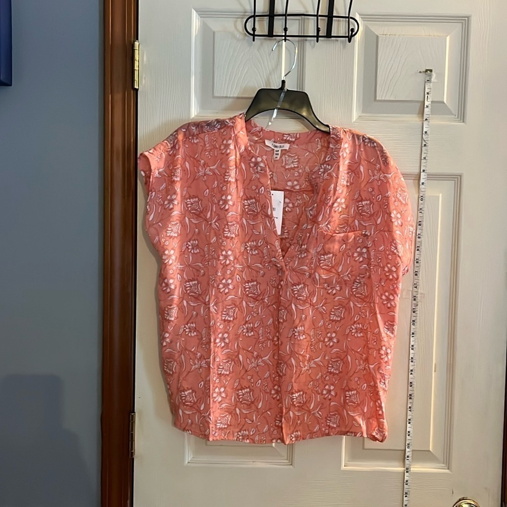 NWT-Como Blu-S-coral& cream-floral, V-neck, sheer, lightweight, top/blouse